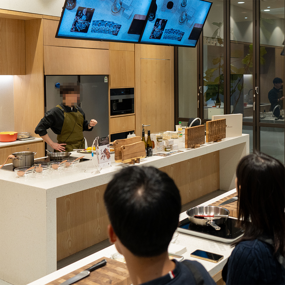 알라미아, 여의도 더현대서울 문화센터 ‘CH1985’ 쿠킹클래스 공식 도마 선정