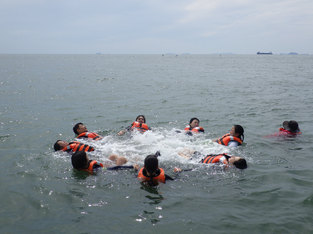 생존수영 훈련 현장사진(대전시교육청 제공)