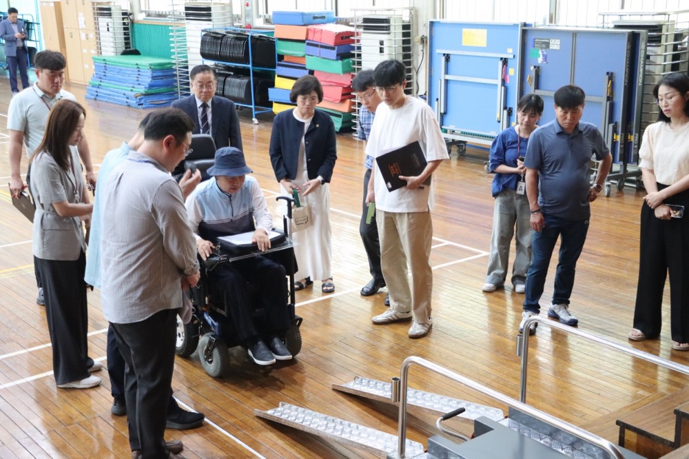 체육관 무대 장애인 접근 편의시설 설치현장 점검