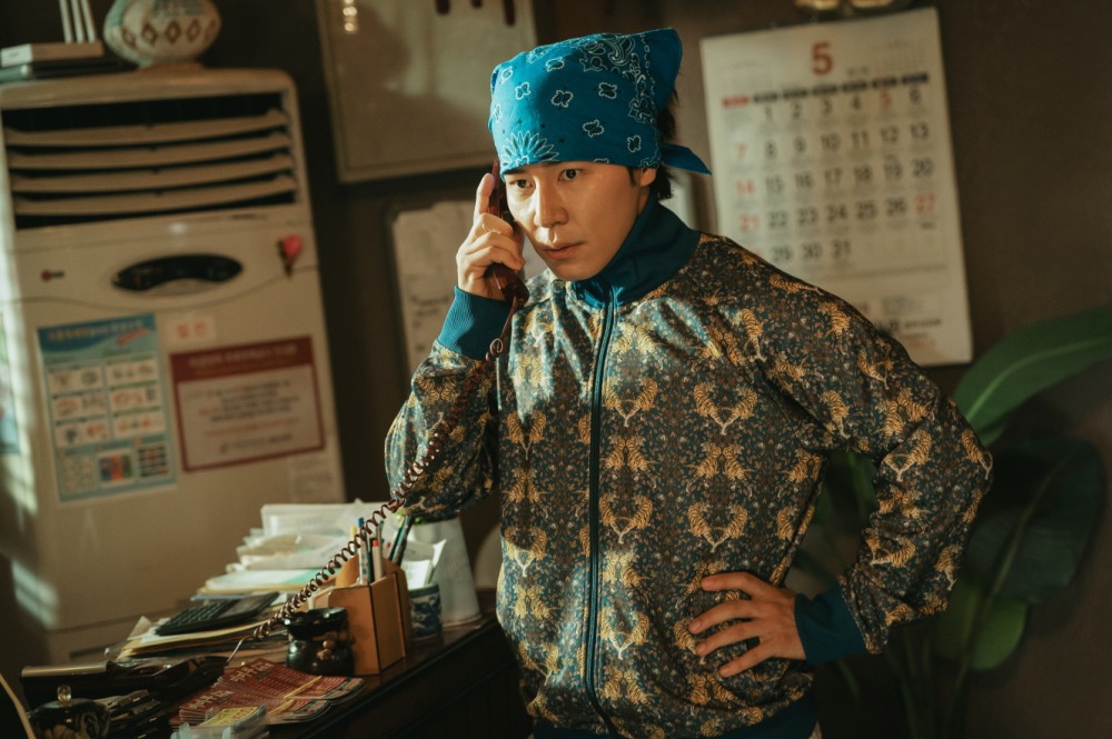 ‘보스’ 이규형, 이중 신분 오가는 극과 극 매력 예고…태규 캐릭터 스틸 공개