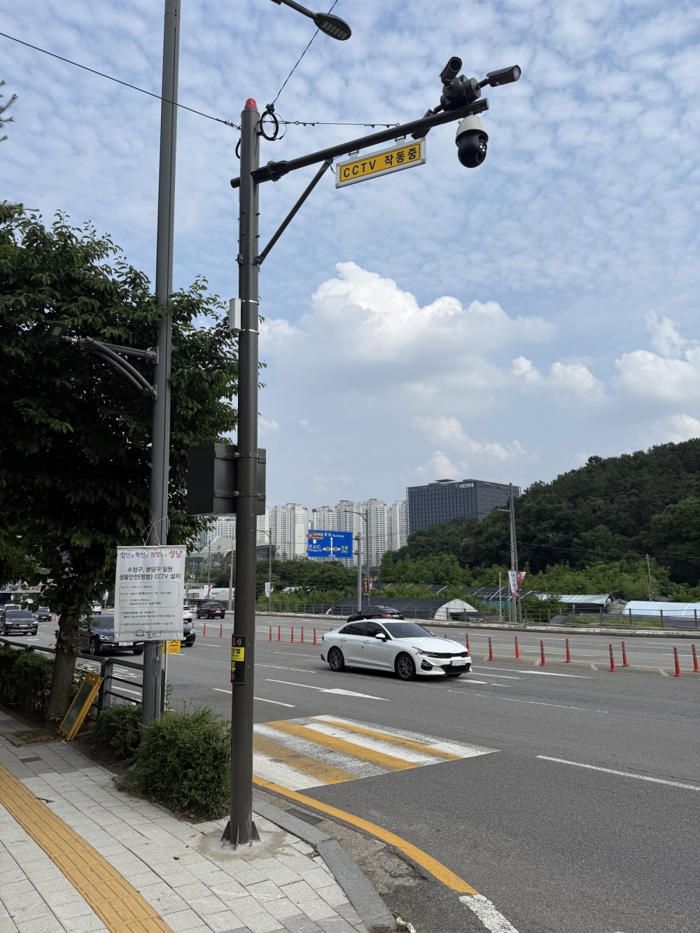 안양판교로 한국석유관리원 인근에 신규 설치된 CCTV모습