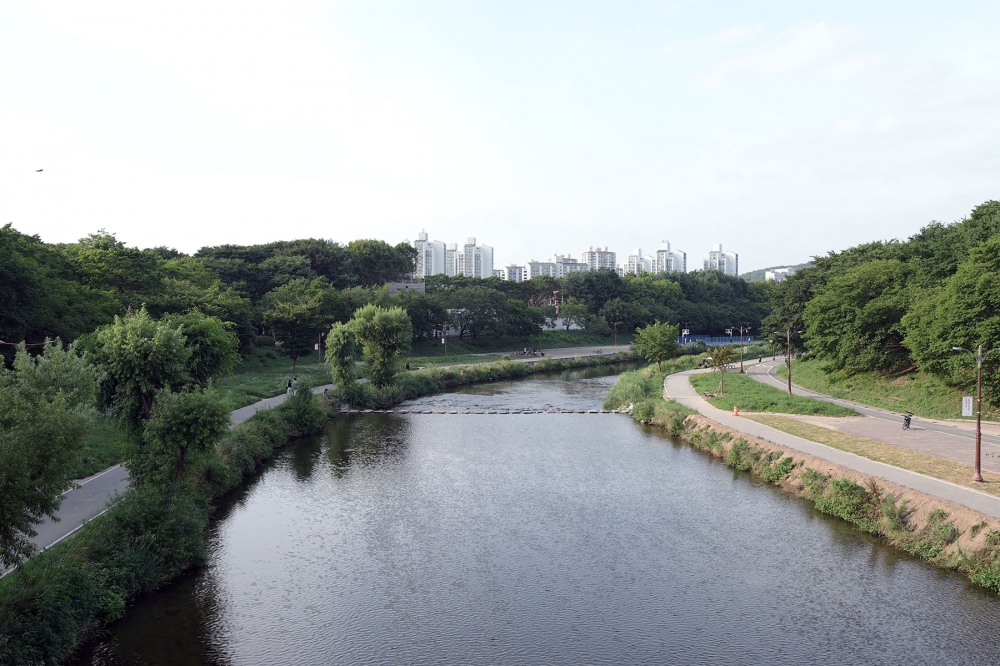 구미동 물빛정원-무지개마을, 연결 보도교