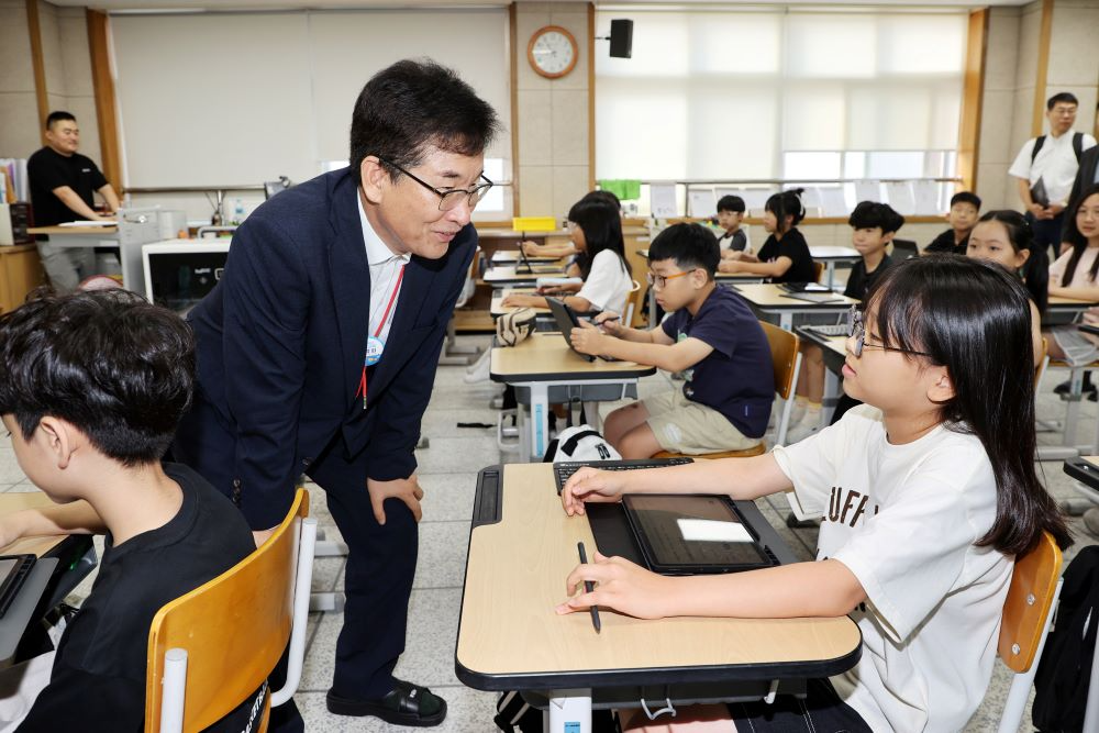 윤건영 충북교육감, 다채움 진단검사 참관 위해 서현초 방문