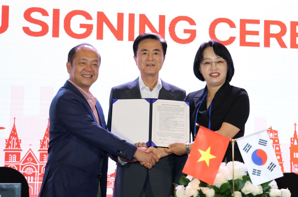 충남도 내 기업 쉐어그린이 베트남 비즈니스 매칭데이 현장에서 현지 바이어와 수출 계약을 체결했다.