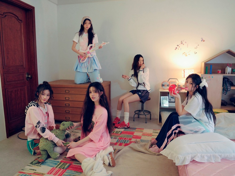 아일릿 日 첫 싱글, 발매 동시에 음반 차트 최상위권 직행…음원도 연일 인기