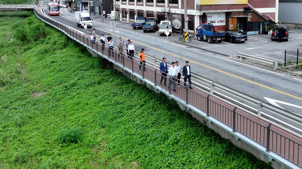 직리천 보행자 데크도로 설치사업 완료