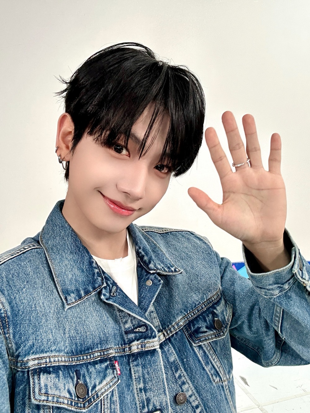 보이넥스트도어 명재현, ‘엠카운트다운’ MC 하차…“여러분 마음속에 영원히 남아있길”