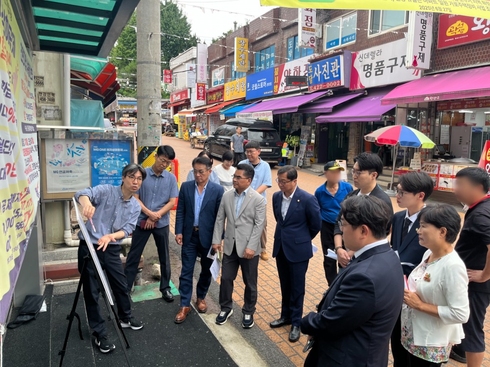 안양시의회, 관양시장 경관조명 사업 현장 점검