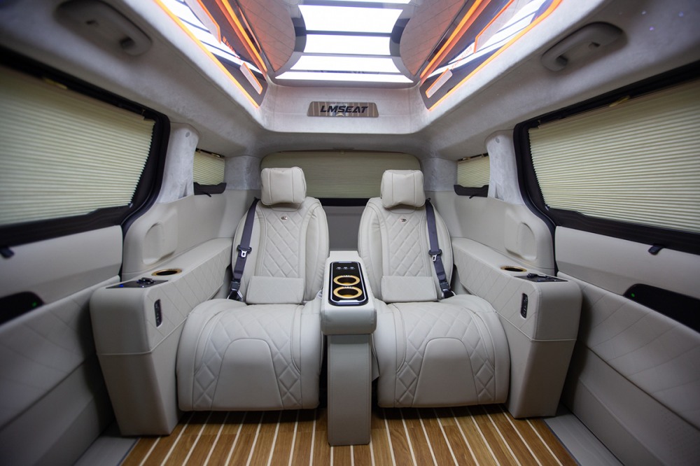 LM, 카니발 하이리무진 즉시 출고…패밀리·의전 차량 수요 본격 대응