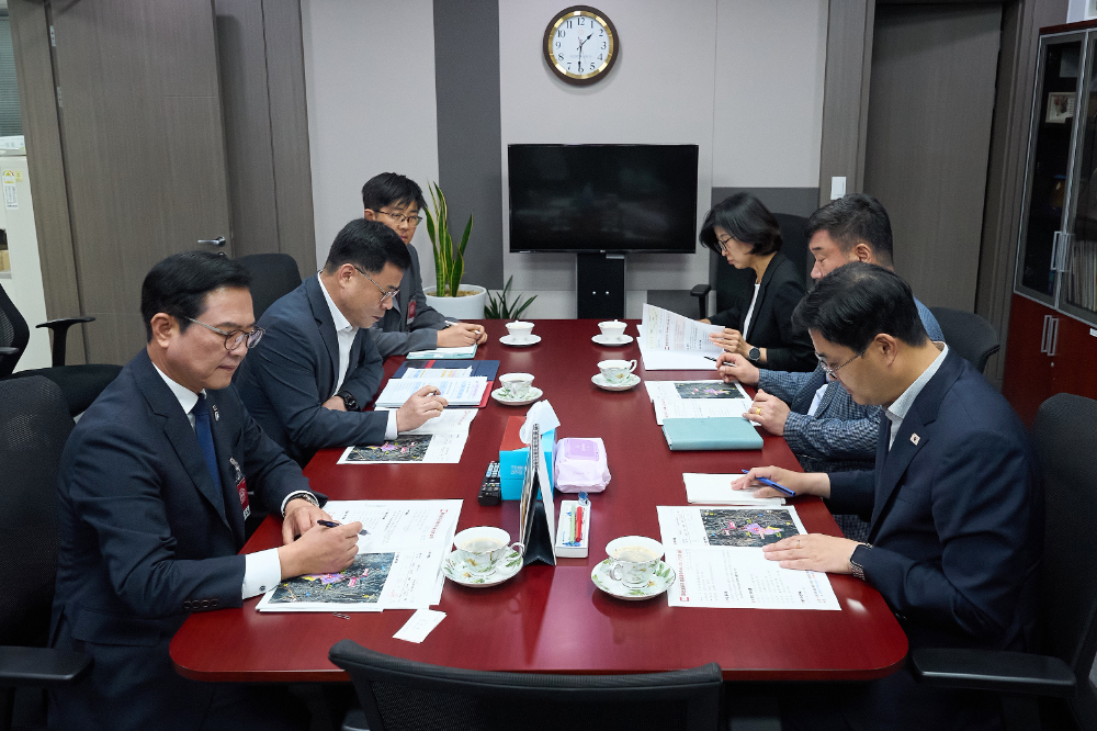 김석필 천안시장 권한대행 부시장이 국비확보를 위해 17일 국회를 방문했다.(천안시 제공)