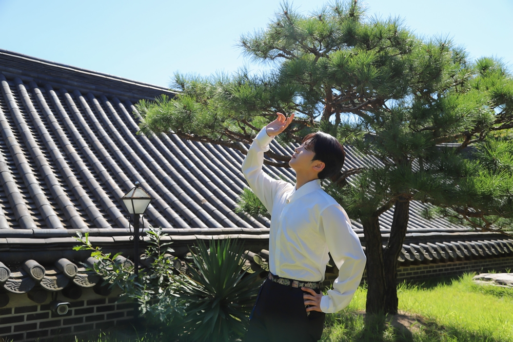 박민수, ‘보름아’ 스틸 포토 공개…반전 수트핏 시선 강탈