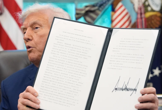 (상보) 美트럼프 "한국의 대미투자 3500억달러는 선불로 이뤄져야"