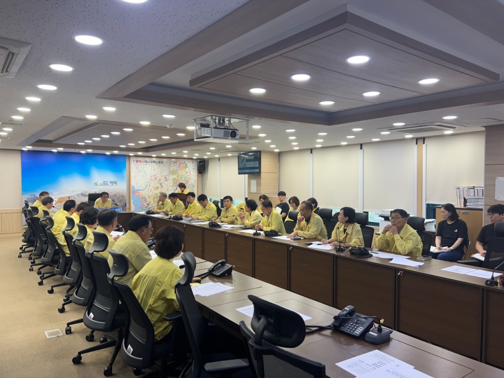시청 재난안전상황실에서 긴급 대책회의