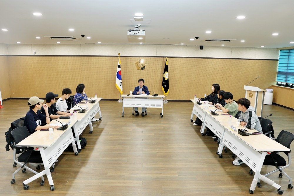 대안교육기관 더불어 배움터길 학생들 의왕시의회 방문