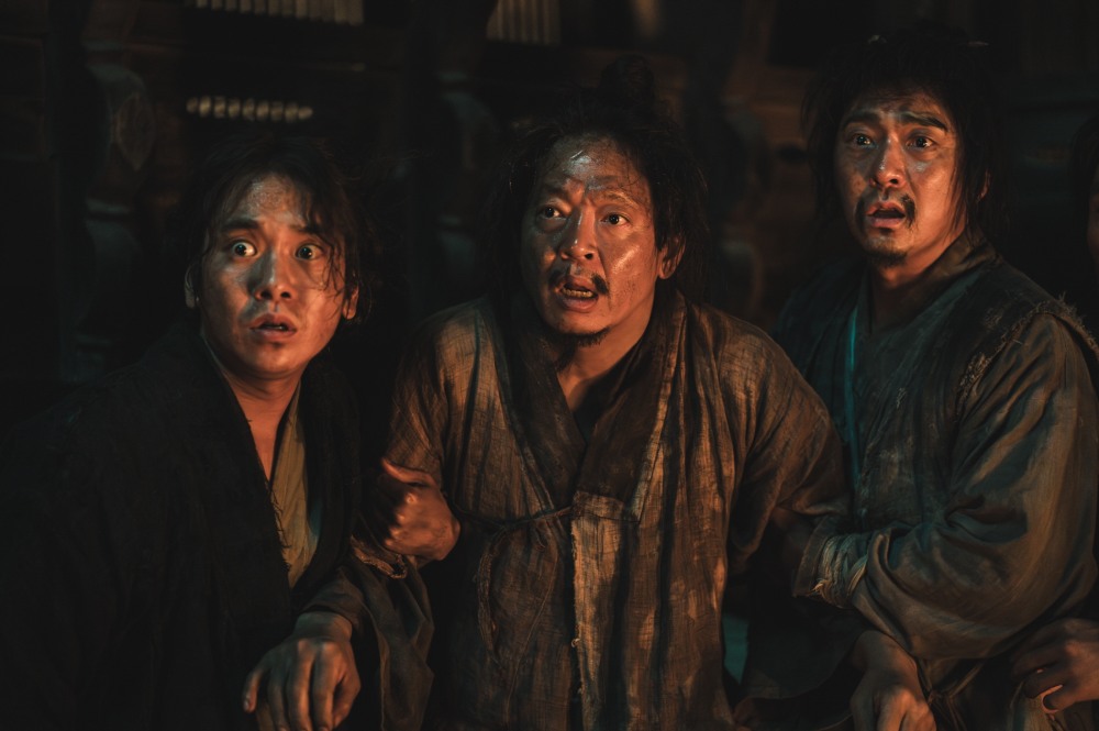 ‘탁류’ 로운, 피 토하며 쓰러졌다…박지환 구하기 위해 호랑이굴로 들어간 시율의 운명은?