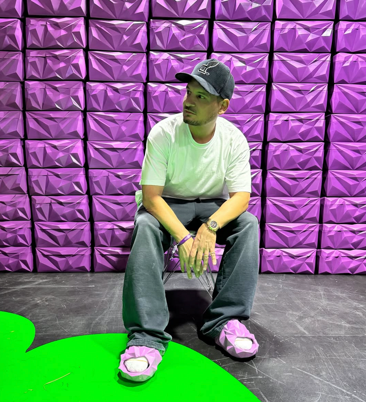 세계적 주얼리 디자이너 한국계 미국인 벤 볼러(Ben Baller), 닉 다이아몬드(Nicky Diamonds)에게 4천만원 상당 베어브릭 선물해 큰 화제