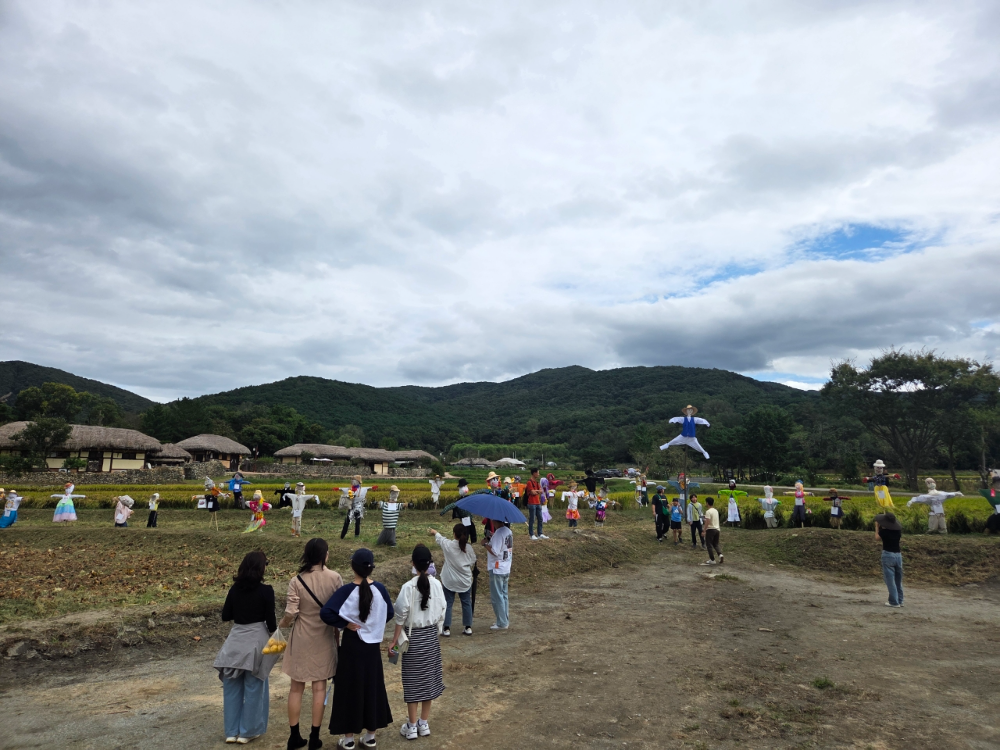 아산시 외암민속마을, 추석맞이 짚풀문화제 사전행사 '대성황'… 본행사 기대감 고조