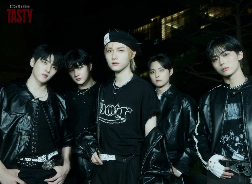 DKZ, 미니 3집 'TASTY' 콘셉트 포토 추가 공개…'시크+치명' 올블랙 스타일링