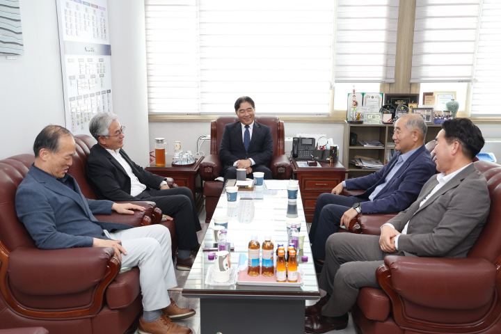 대한민국 해군협회 사무총장 등 주요 임원들과 차담회