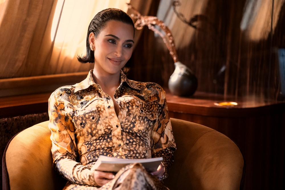 ‘올즈 페어: 여신의 재판’ 킴 카다시안, 이혼 전문 변호사로 전격 변신…완벽 ‘캐’아일체 인생 열연 예고