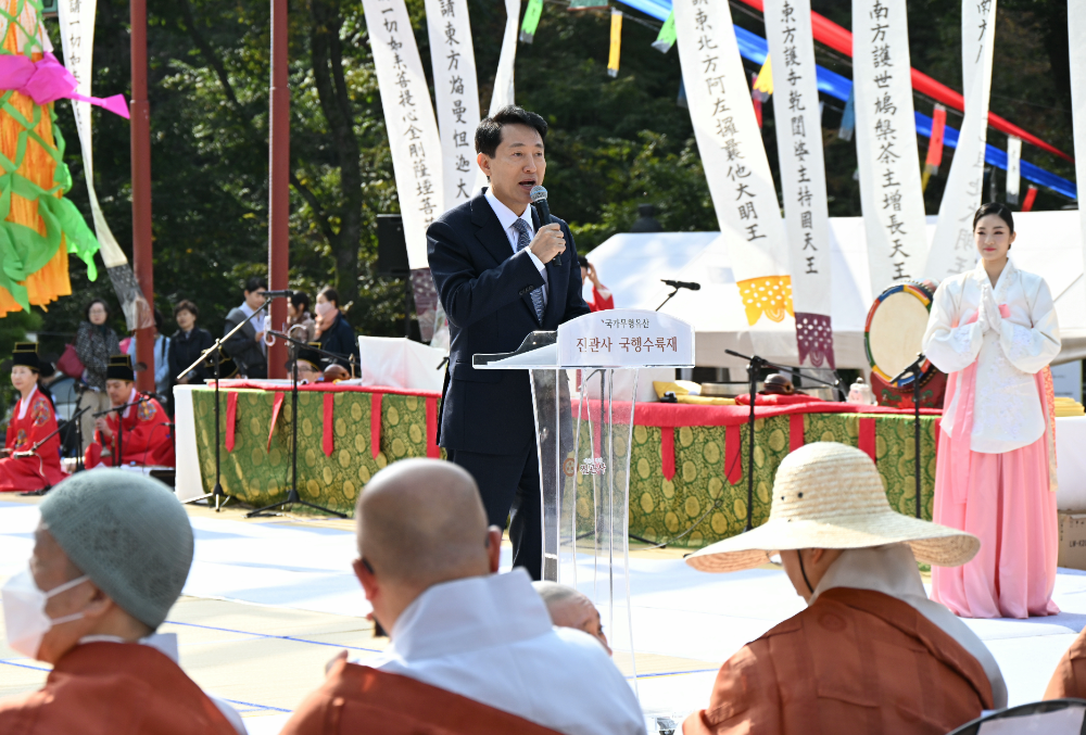서울시 오세훈 시장, 진관사 수륙재서 '자비의 정신으로 화합의 길 찾겠다'