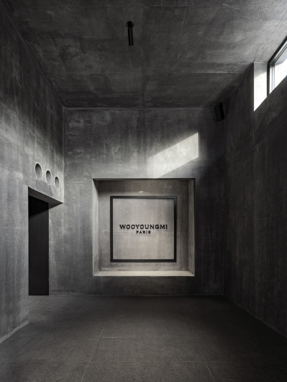 우영미 이태원 오픈, 서울서 브랜드 유니버스 완성…감성·구조·디자인 교차하는 공간