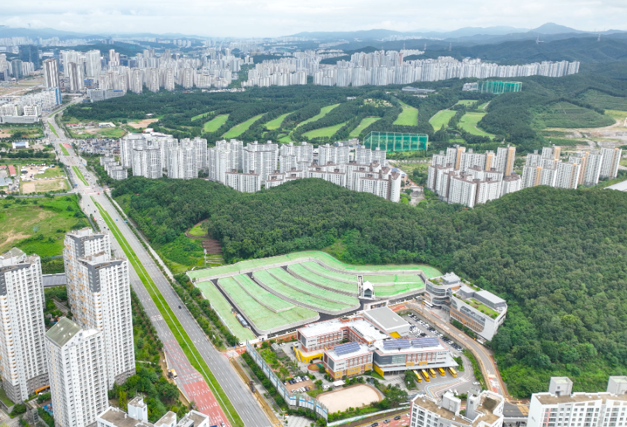 동탄 더힐 준공현장, 동탄역 방면