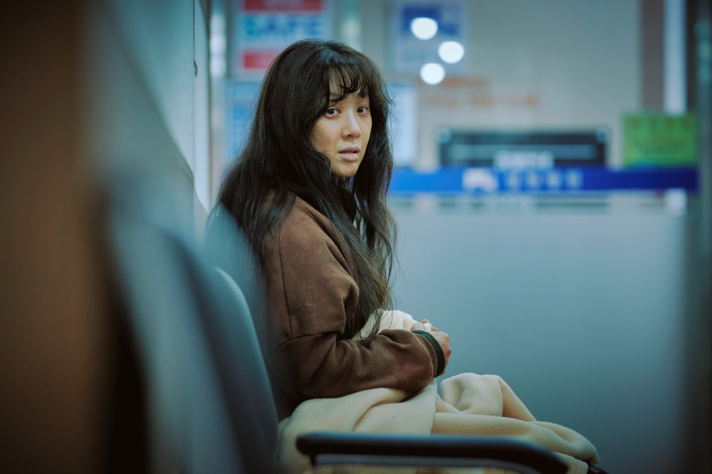 ‘하얀 차를 탄 여자’ 정려원의 낯선 반가움…새로운 얼굴로 스크린 압도