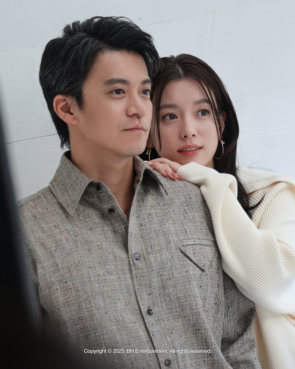 한효주, 달콤한 눈빛으로 완성한 ‘로맨틱 어나니머스’ 프로모션 비하인드 컷