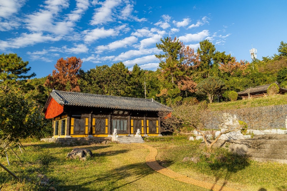 윤회당, 여수 지장대사 내 자연과 전통 공존하는 ‘현대식 봉안당’ 개관