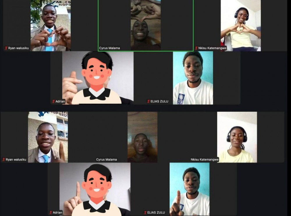 HWPL이 지난 13일 진행한 ‘2025 HWPL X LCC 평화양성교육(PET)’에서 수강생들이 교육을 듣고 있다. (사진 제공 = HWPL)