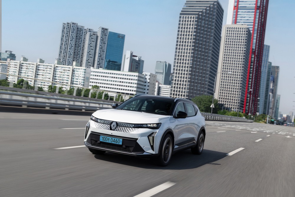 세닉 E-Tech 100% 일렉트릭(Scenic E-Tech 100% Electric) 주행 사진