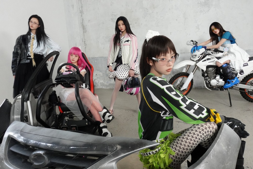 아일릿, ‘NOT CUTE ANYMORE’ 홀리데이 리믹스 발매…‘연말 감성 물씬’