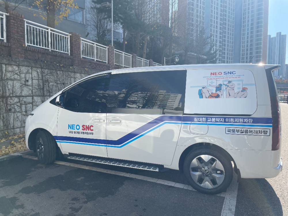 네오에쓰앤씨, 와상 환자·장애인 ‘누워서 탑승’ 가능한 침대형 교통약자 이동지원 차량 운행