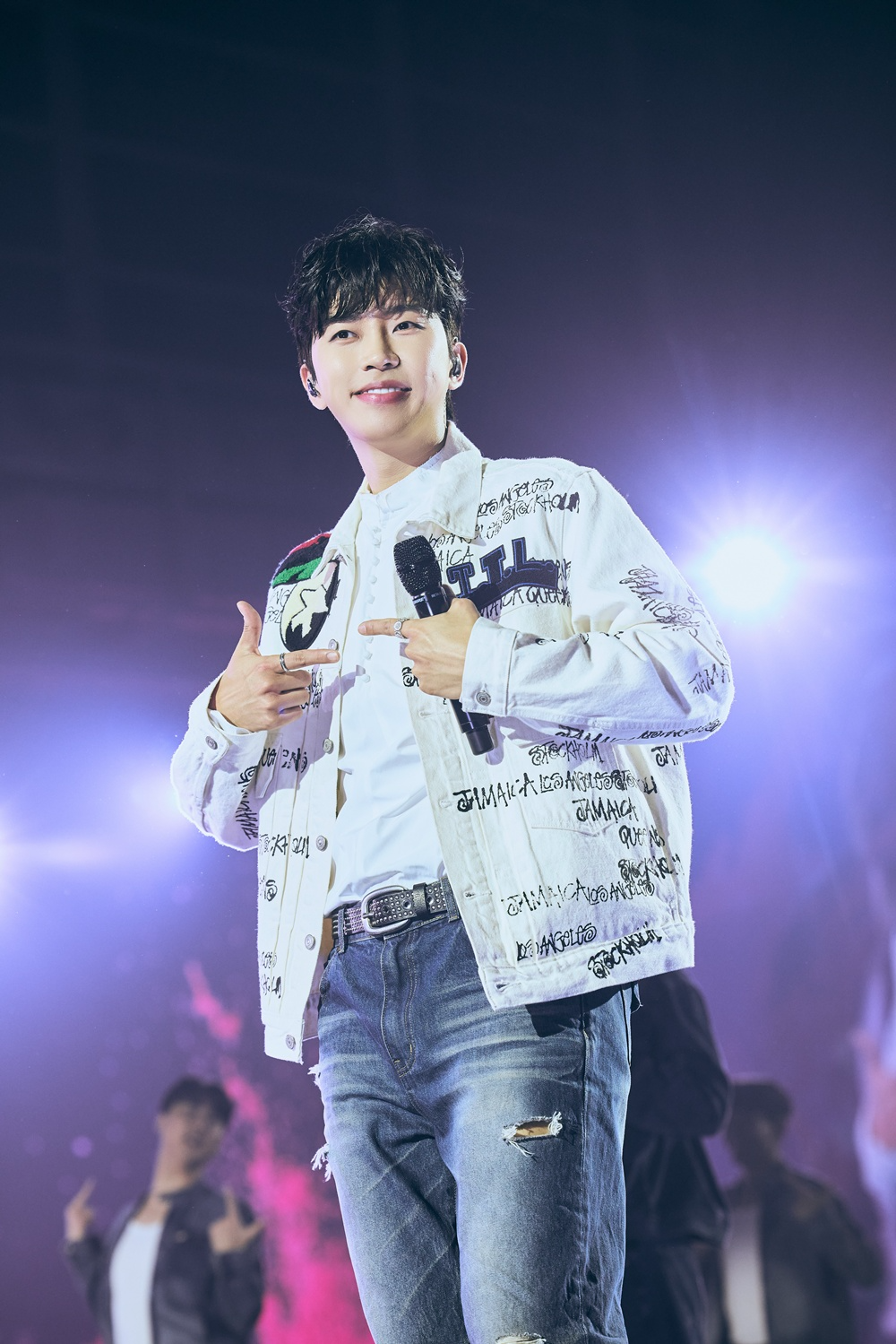 임영웅, 하늘빛 광주서 올해 마지막 투어 피날레 장식…“늘 여러분 위해 노래하겠다”