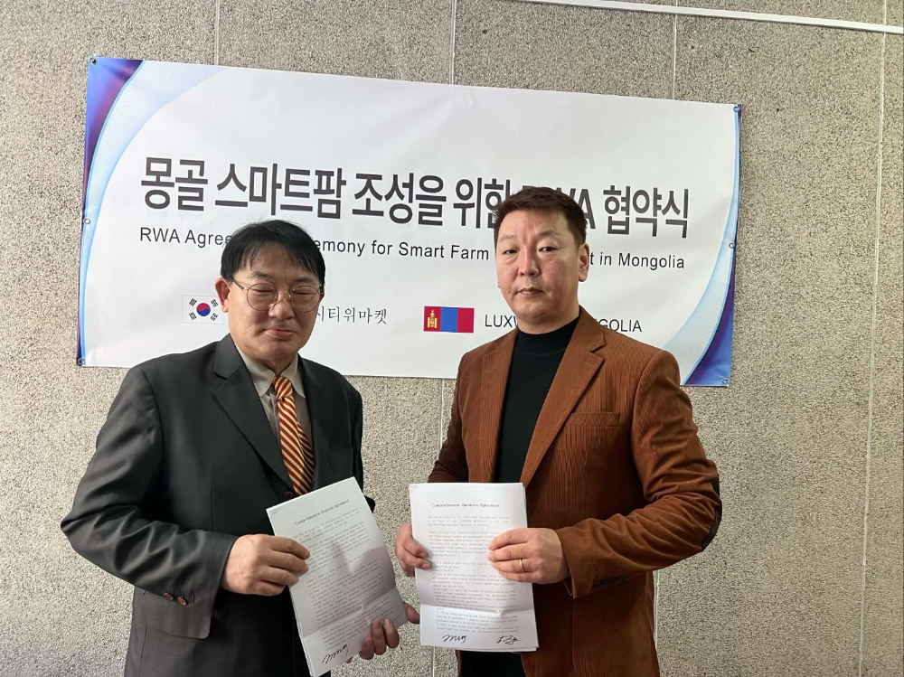 왼쪽부터 데이터시티위마켓 장진우대표, 몽골 luxwood사 Golgorsupen 대표