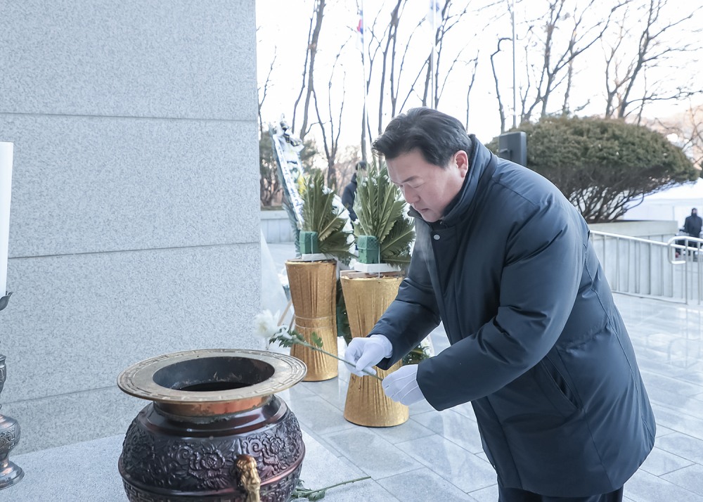 임병택 시흥시장 시흥시 논곡동 현충탑 참배 (시흥시 제공)