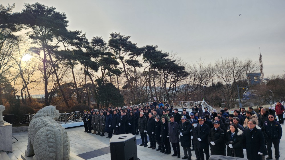 평택호 현충탑 신년참배 (평택시 제공)