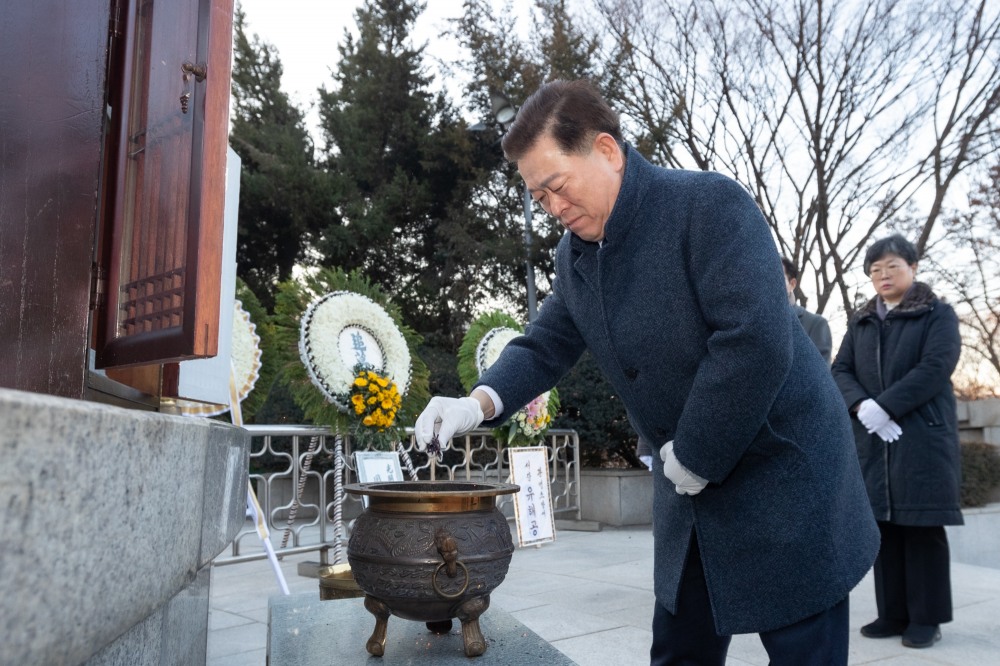 박승원 광명시장, 새해 첫 일정으로 현충탑 참배