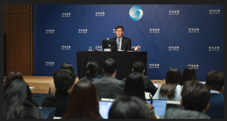 (상보) 한은 기준금리 5회 연속 동결…이창용 “이번 동결, ‘환율’ 가장 중요한 요인”