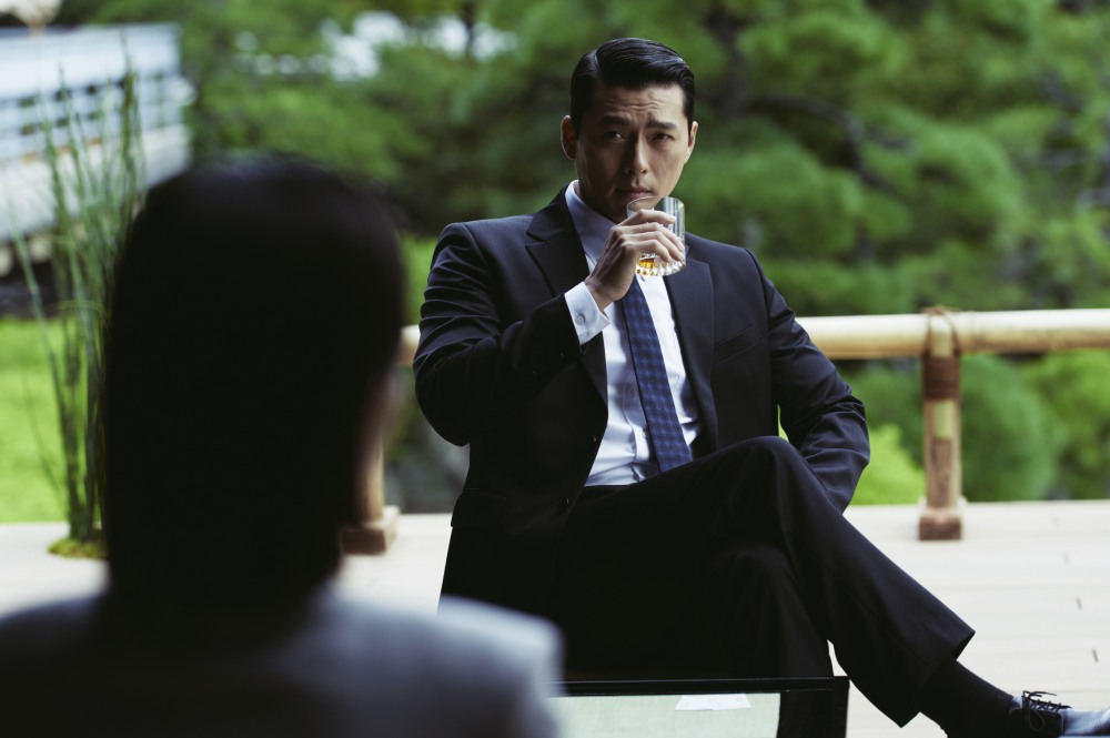 ‘메이드 인 코리아’ 현빈, 백기태로 인생캐 경신…역대급 비주얼 미공개 스틸 대방출