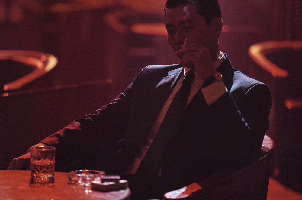 ‘메이드 인 코리아’ 현빈, 백기태로 인생캐 경신…역대급 비주얼 미공개 스틸 대방출