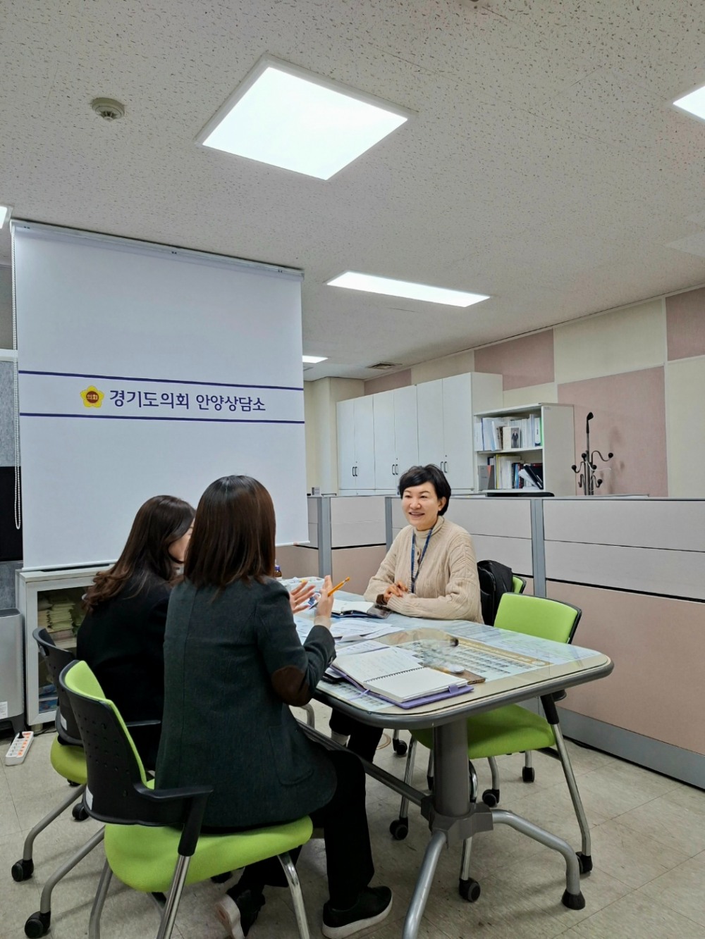 안양시청 노인정책팀과 저소득층 노인 간병비 지원 논의