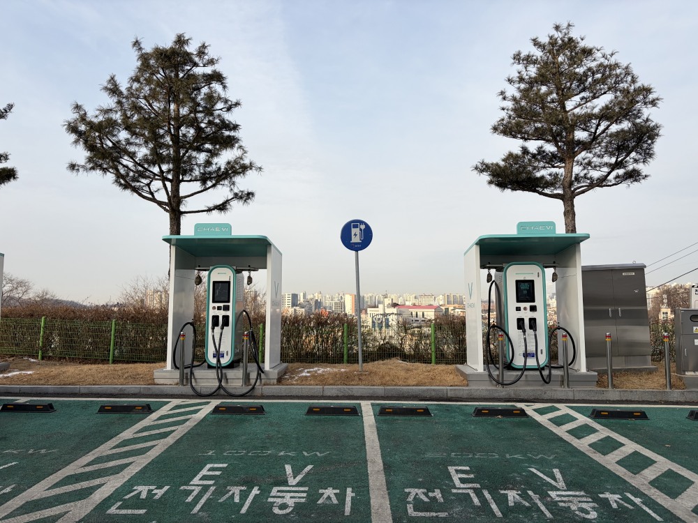 전기자동차 충전시설 신고·책임보험 가입 의무화