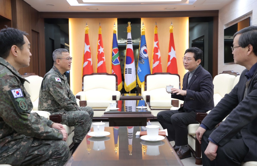 지상작전사령부 방문 주성운 사령관 군 관계자들과 양 기관의 협력 방안을 논의