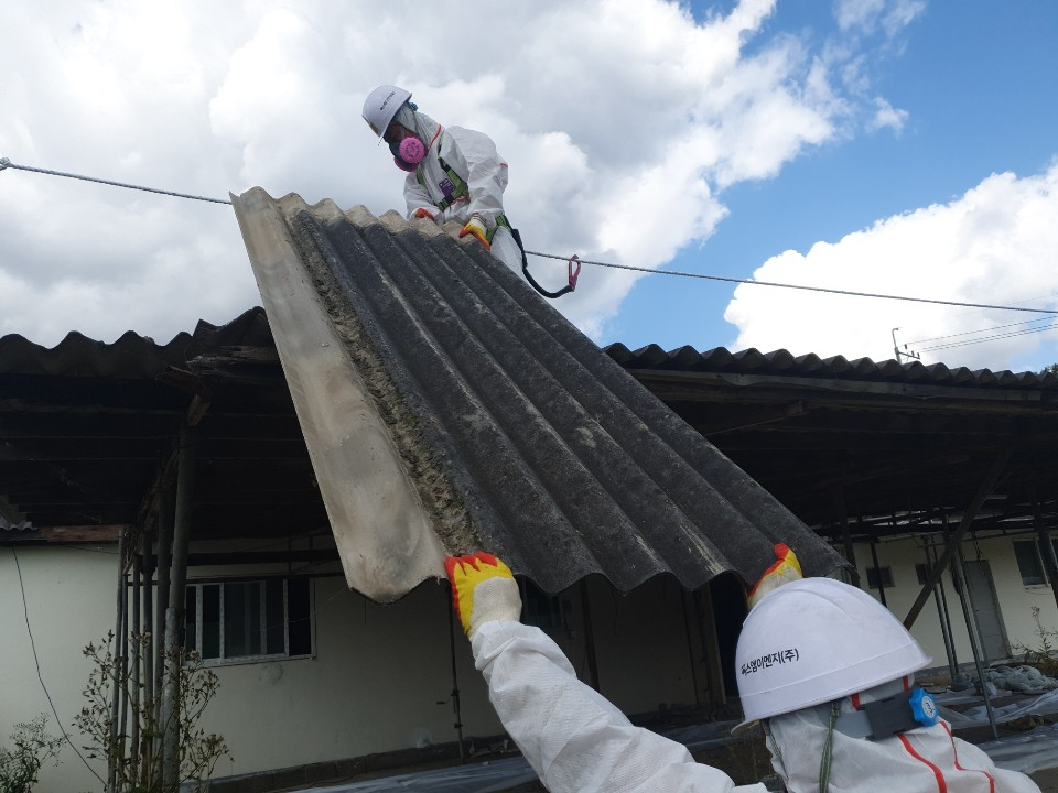 노후 슬레이트 지붕 철거를 지원