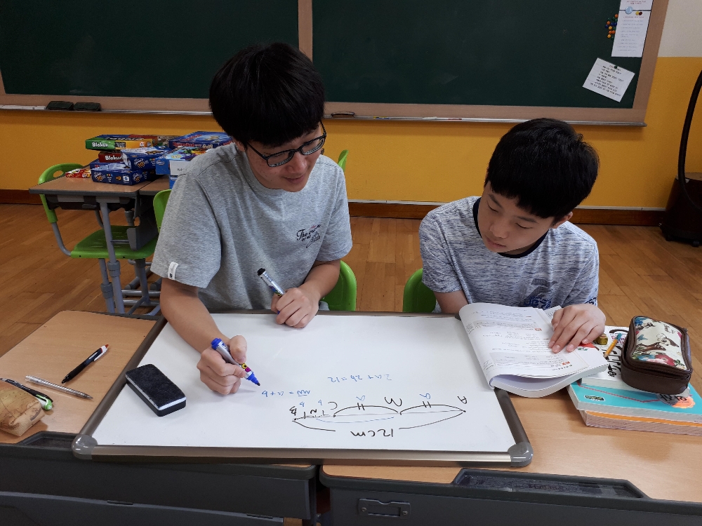 “형 설명은 더운 날 소나기 같아요”