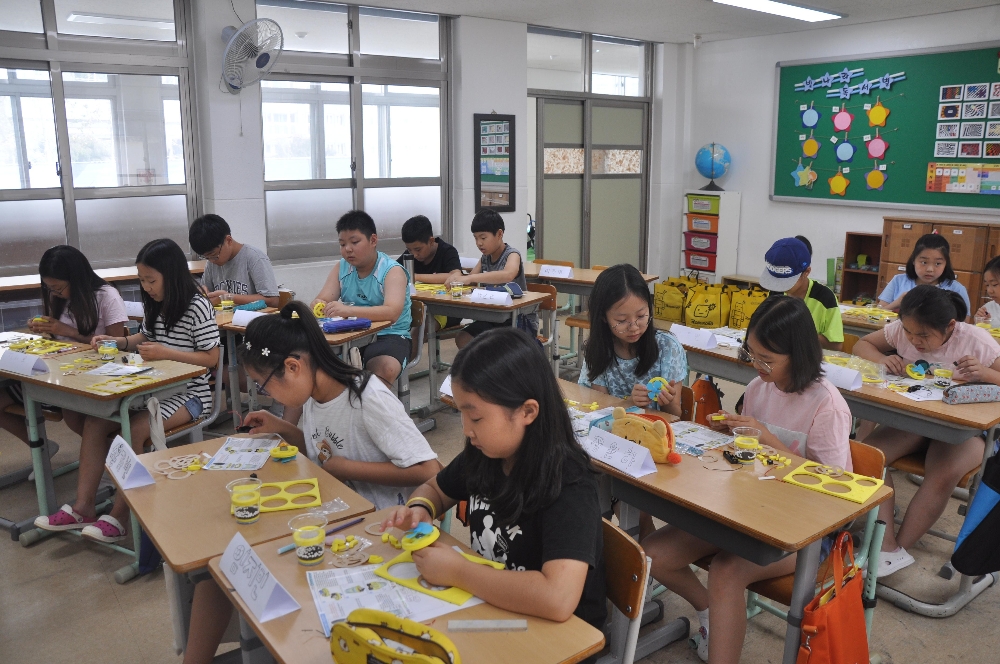 대전신흥초, 무더위도 잊게 하는 '과학탐구교실'