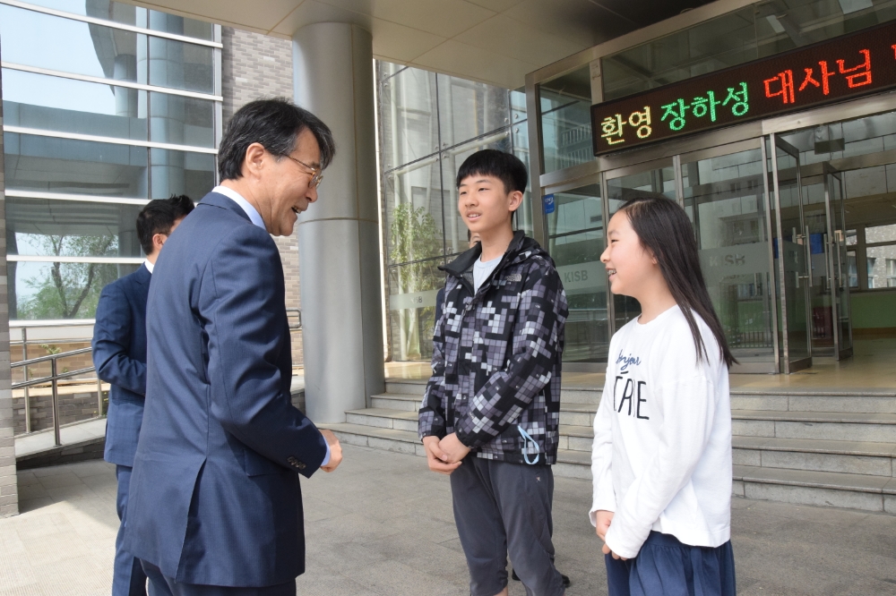 북경한국국제학교는 장하성 신임 주중국 대사가 2019년 4월 19일 북경한국국제학교를 방문했다 / 사진=서화미(북경)