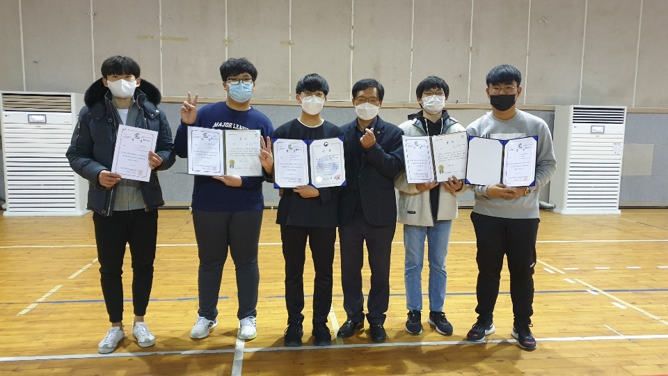 사진 = 전자디자인고등학교 ‘제5회 드론산업 민간기능경기대회’ 수상단체사진
